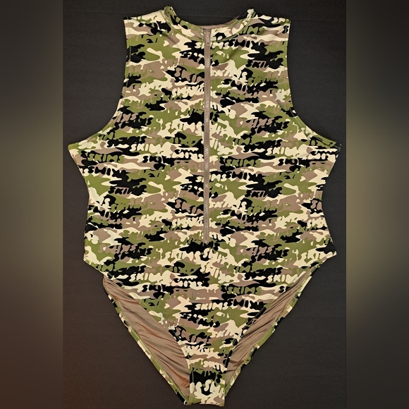 SKIMS Other - ⛱️SKIMS 1 pc Sleeveless high neck zip front tank swimsuit Camo Logo 26 28 4X